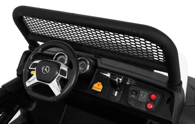 Jármű Mercedes BENZ UNIMOG Fehér