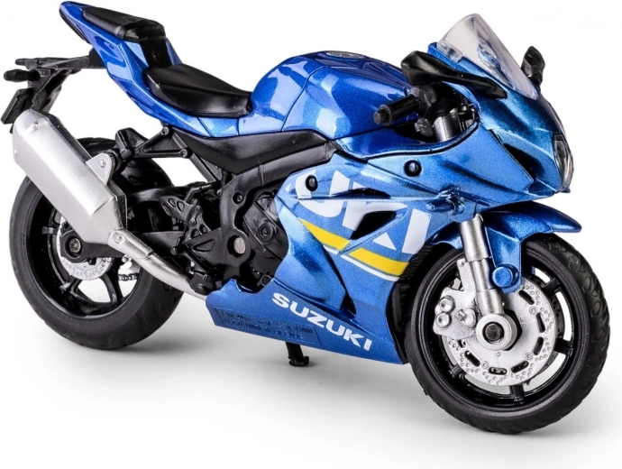 Fém alkatrészek és gumiabroncsok