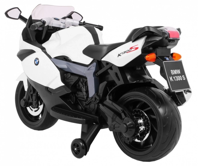 BMW K1300S Gyerek motorkerékpár akkumulátorral fehér + segédkerekek + hangok Fények + lassú indítás