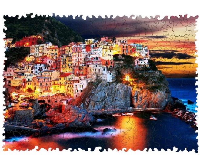 A Manarola festői motívuma esti fényben
