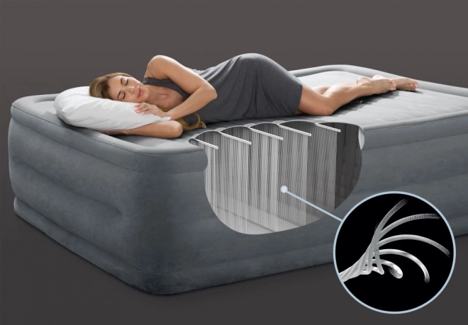 Kétszemélyes felfújható matrac beépített elektromos pumpával 203 × 152 × 56 cm INTEX