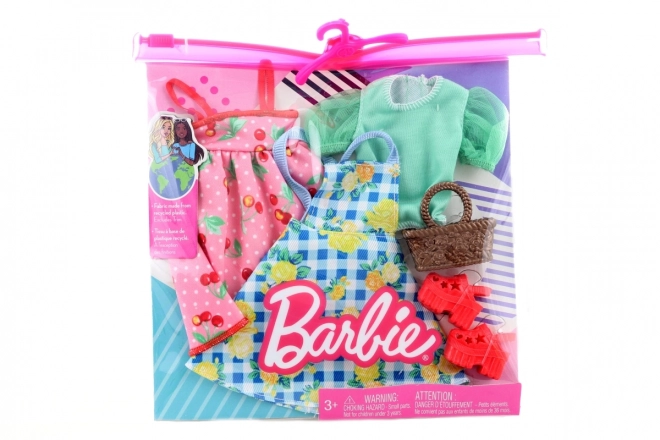 Barbie ruhák pöttyös blúz és kockás szoknya, ruhák – 1. változat