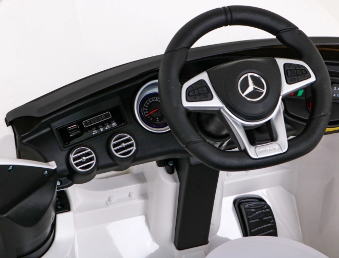 Mercedes Benz GLC63S gyerekeknek fehér + távirányító + 4x4 hajtás + MP3 LED + EVA + lassú indulás