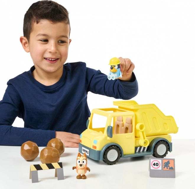 Bluey Szett Billenős Autóval és 2 Figurával