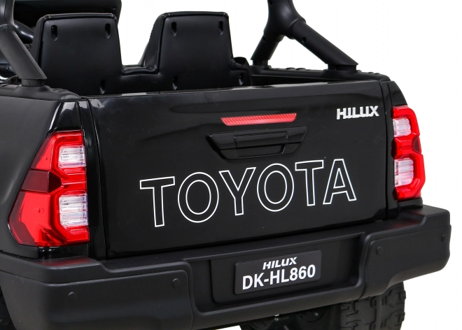 Toyota Hilux akkumulátor gyerekeknek fekete + 4x4 hajtás + távirányító + 2 csomagtartó + MP3 rádió + LED dióda