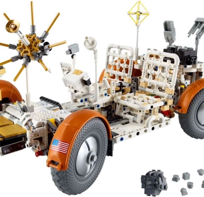 Autentikus holdjáró működő mechanikával