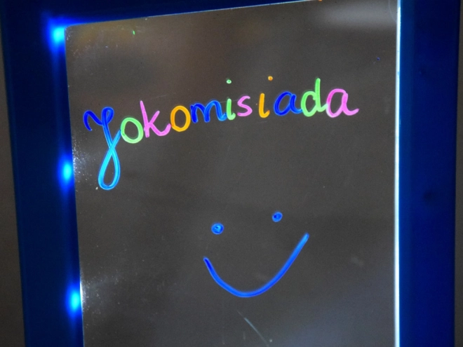 Világító tábla 3D szemüveggel és neon filctollakkal