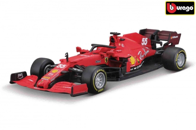 Bburago Ferrari Racing F1 SF21 Carlos Sainz modelautó sisakkal 1:43 méretben