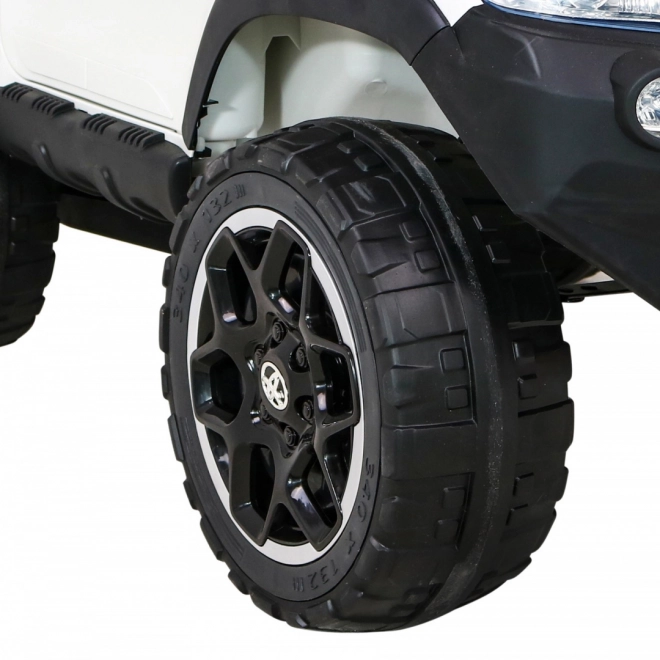 Toyota Hilux jármű fehér