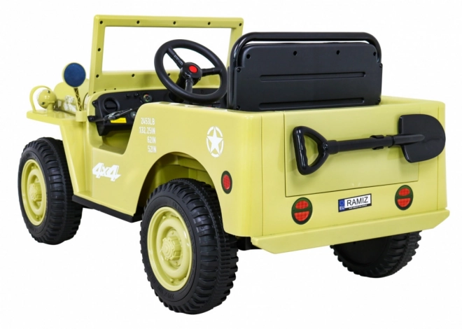 Retro katonai gyerekautó bézs + 4x4 meghajtás + távirányítás + 2 csomagtartó + lassú indulás + MP3 LED