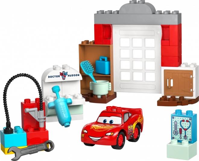 LEGO DUPLO Disney McQueen és a Hudson doktor garázsában való látogatás
