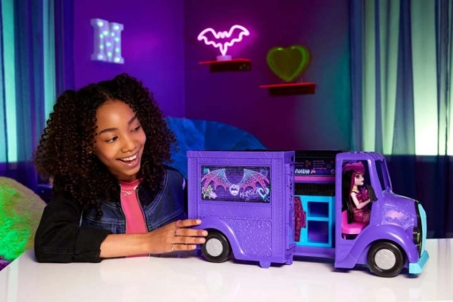 Monster High koncert food truck Draculaura babával