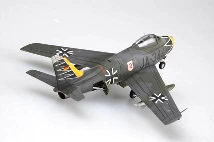 F-86F-40 Sabre plastik model repülőgép készlet