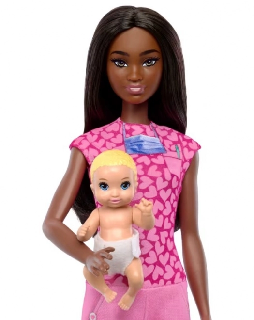 Barbie babaorvos sötét hajú baba