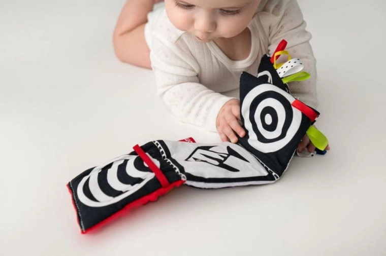 Kontrasztos vizuális stimuláció az első napoktól