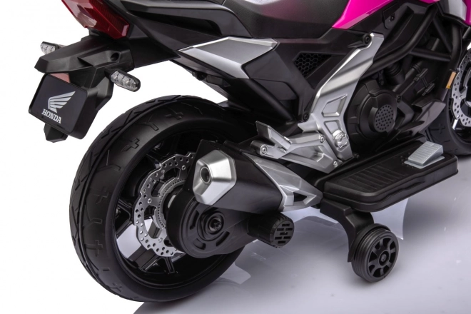 Honda NC750X rózsaszín motorkerékpár