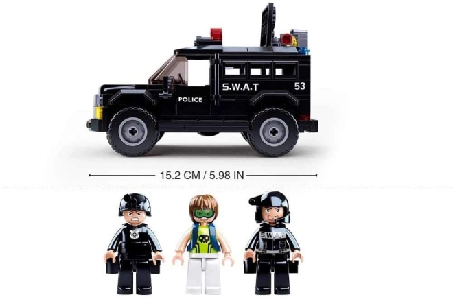 Három figura és gazdag kiegészítők