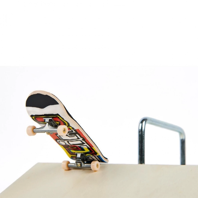 Tech deck fa rámpa fingerboarddal