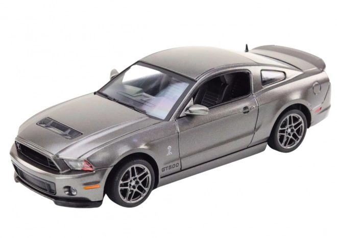 Ezüst Ford Shelby GT500 modell 1:24 méretarányban