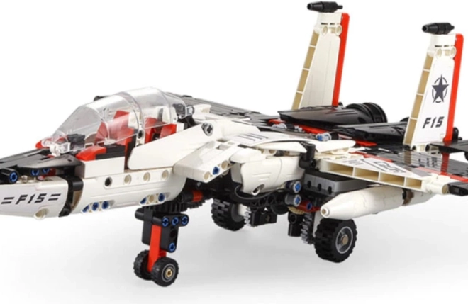 Két modell egy dobozban: robot és F15 vadászgép