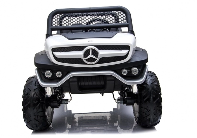 auto akkumulátorral fehér mercedes unimog 4x4