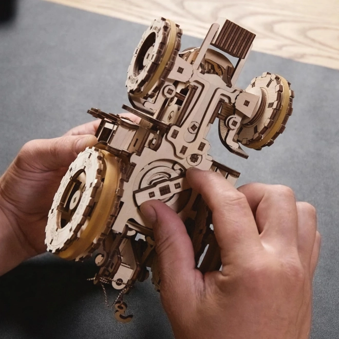 Ugears 3D mechanikus fa puzzle traktor