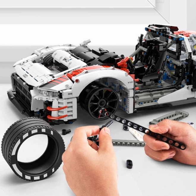 RC autó építőkészlet Audi R8 1:8 méretarányban a Rastar-tól 3322 darabbal