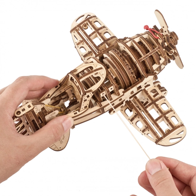 Ugears 3D Fa Mechanikus Puzzle - Mad Hornet Repülőgép