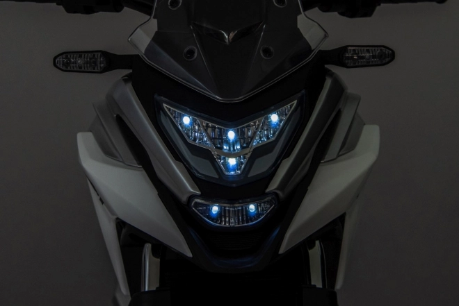 Honda NC750X motorkerékpár sárga