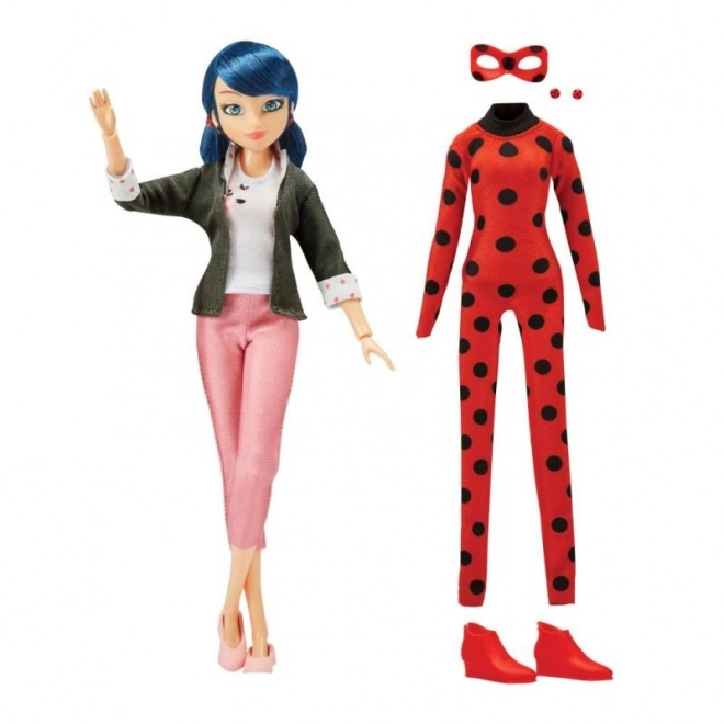 Miraculous: Katicabogár és Fekete Macska Marinette baba szuperhősrúhával