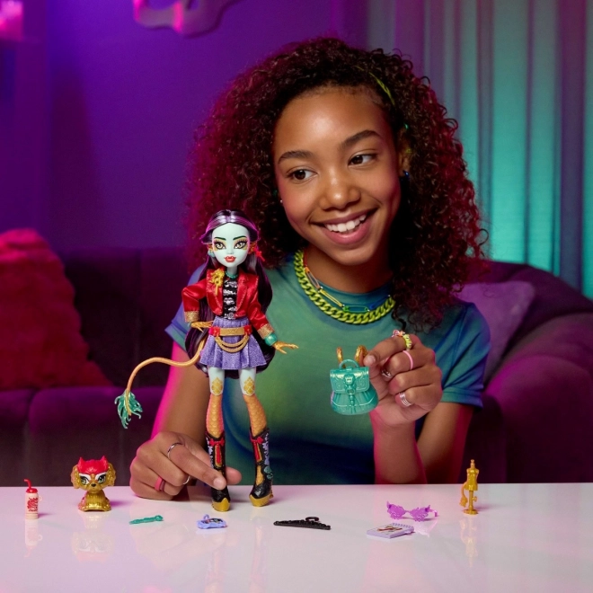 Monster High Jinafire Long baba kisállattal