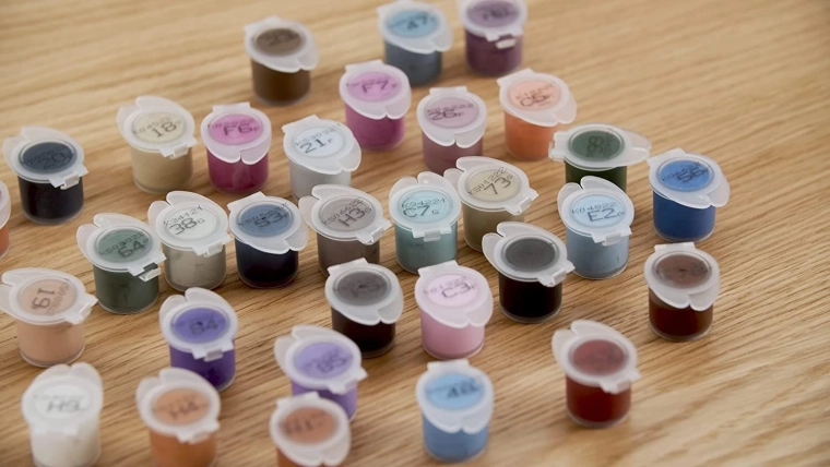 Praktikus festékek tégelyekben