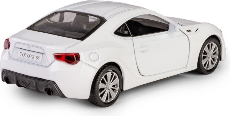 Fém karosszéria és gumibroncsok