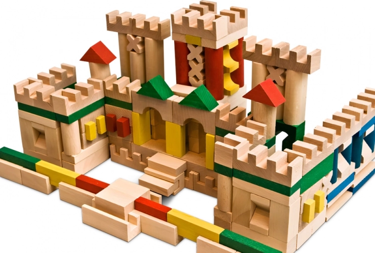 Kreatív építés természetes bükkfából