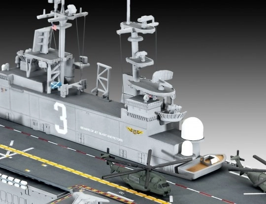 Us Navy Támadóhajó Makett 1/700 Méretarányban