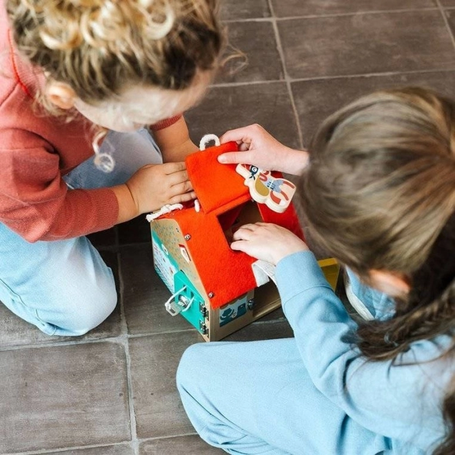 Lilliputiens fa házikó zárakkal