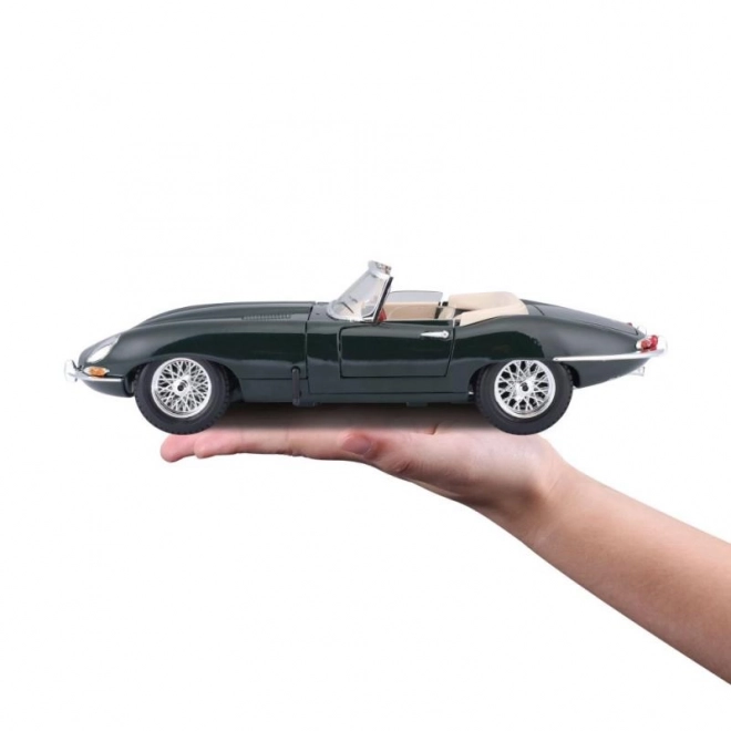 Bburago 1:18 Jaguar E Cabriolet zöld modellautó