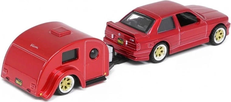 Funkcionális lakókocsi lecsatolható vonóval