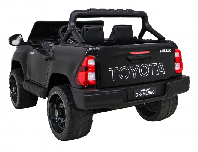 Toyota Hilux akkumulátor gyerekeknek fekete + 4x4 hajtás + távirányító + 2 csomagtartó + MP3 rádió + LED dióda