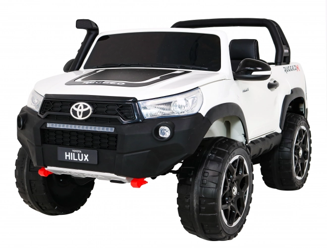 Toyota Hilux jármű fehér