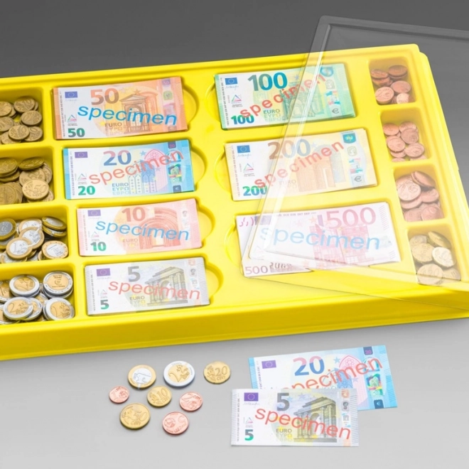 Műanyag pénztárgép eurós bankjegyekkel és érmékkel