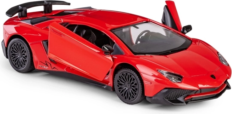 Nyitható ajtók és részletes utastér