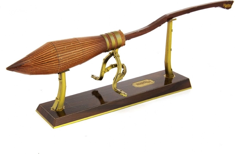 Élethű fém Nimbus 2000 replika