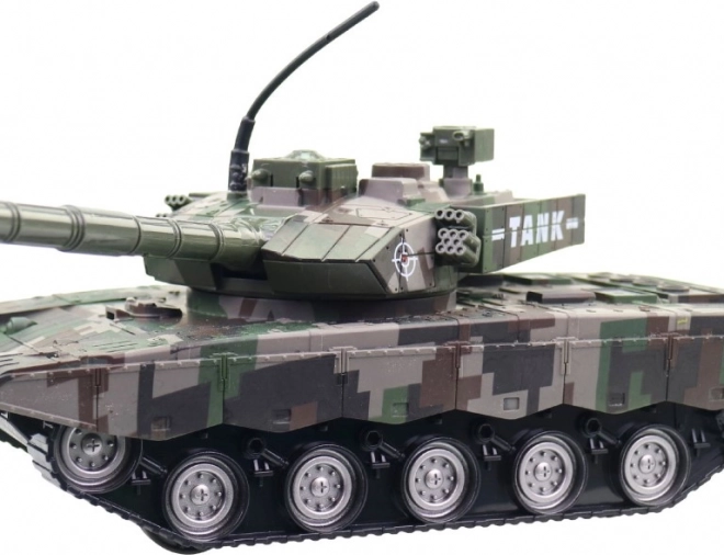 Elemről működő tank kis katonáknak