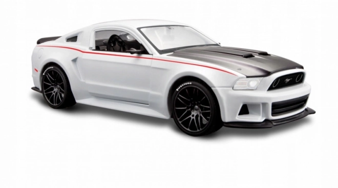 Ford Mustang Street Racer 1/24 modell autó fehér