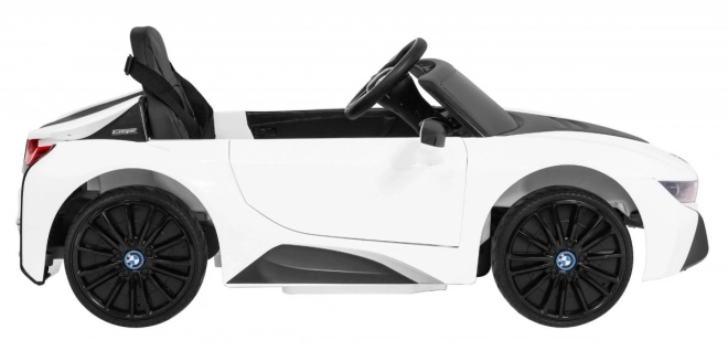 BMW I8 Lift Akkumulátoros Autó Fehér + távirányító + lassú indítás + 3 pontos övek + MP3 USB + LED dióda