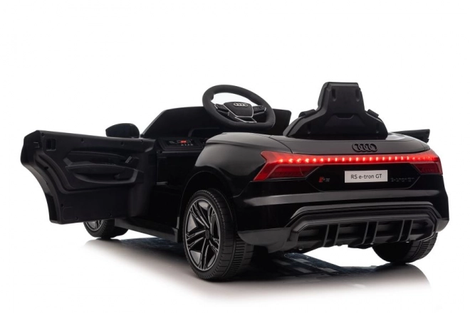 Elektromos kisautó gyerekeknek Audi RS e-tron GT fekete