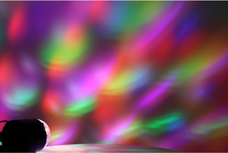 Többszínű LED fény