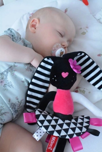 0+ kortól biztonságos és ideális ölelgetéshez