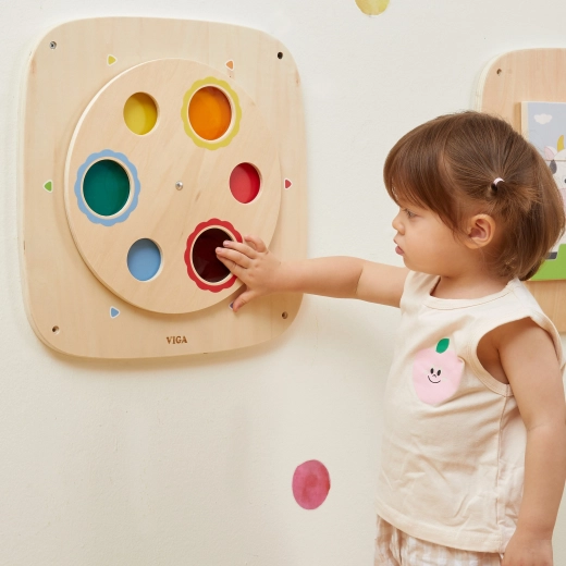 Biztonságos falra szerelhető kialakítás